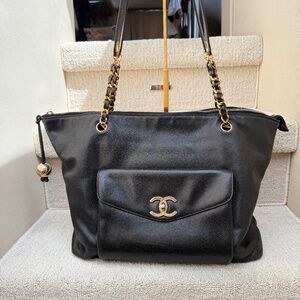 Chanel caviar leather vintage tote 2 series